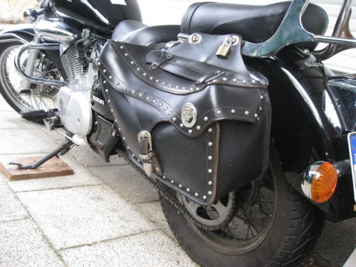 Bild 23: Mein Motorrad "SUZUKI Intruder 125" / Leder-Packtaschen
