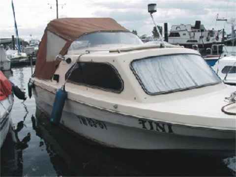 Bild 11: Das Motorboot Shetland Family Four / Ansicht von vorne
